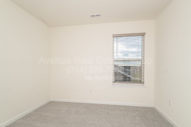 Building Photo - 6 Snowdrop Ct