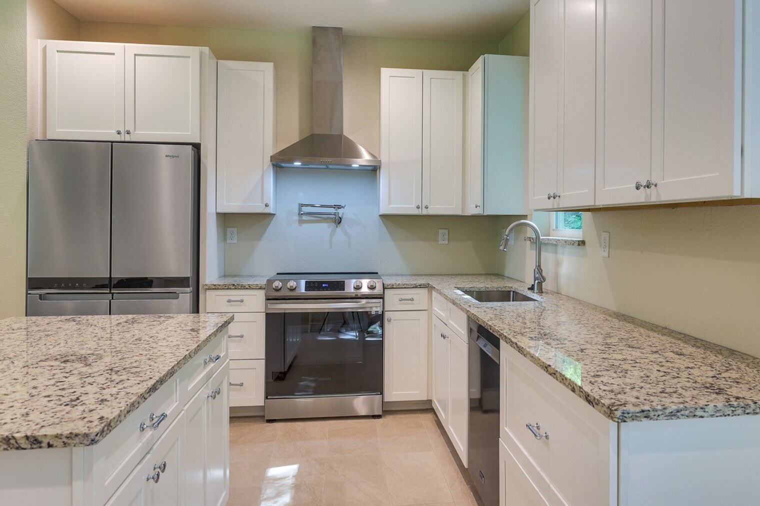 Building Photo - 11931 Lakeview Manor Dr