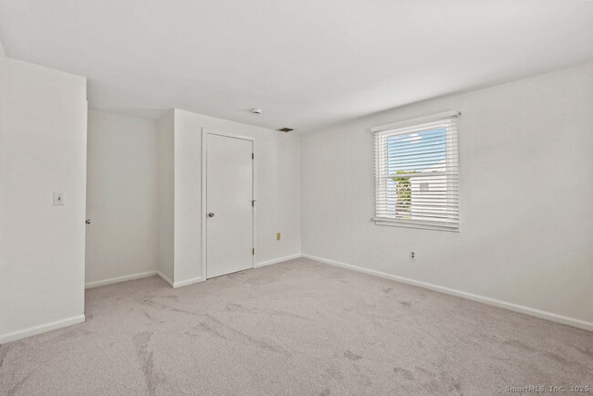 Building Photo - 8 Allspice Ln