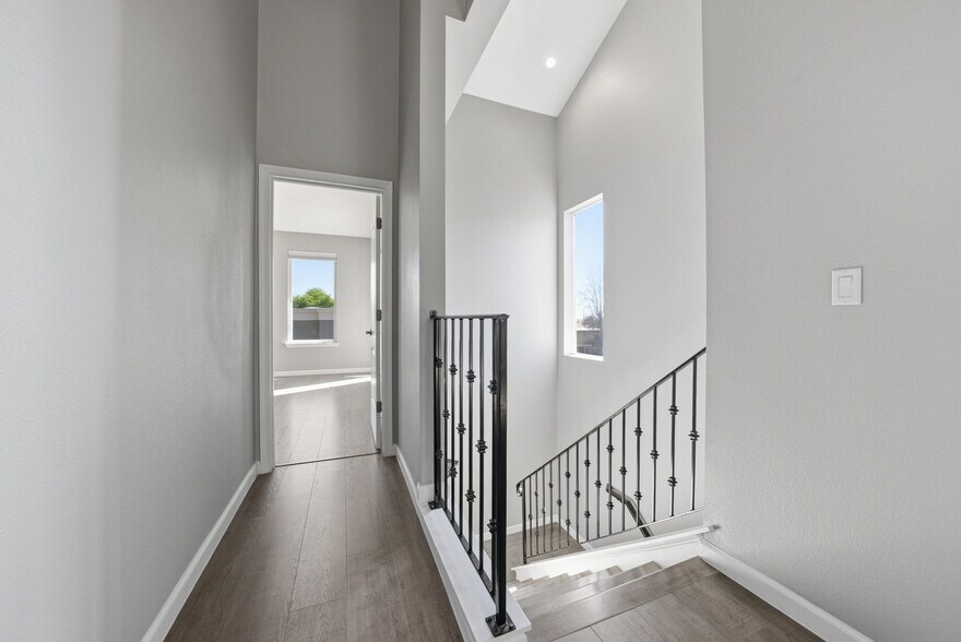 Building Photo - 817 Estancia Ter