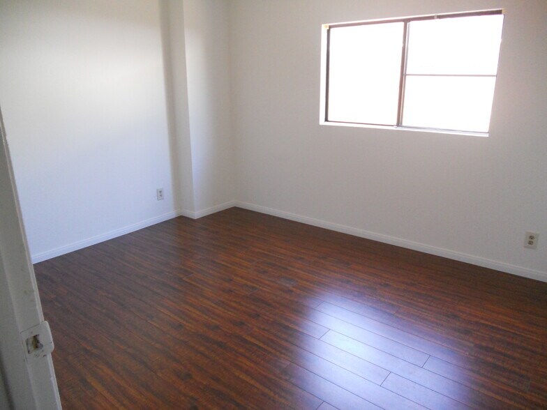 Building Photo - 4451 W 161st St