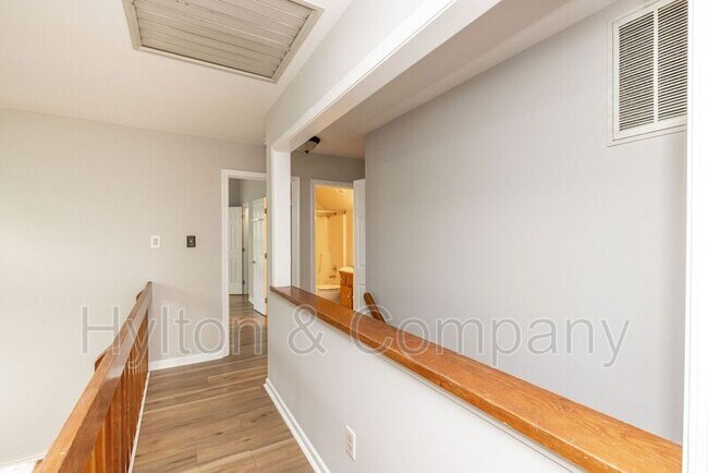 Building Photo - 7712 Breaker Point Ct