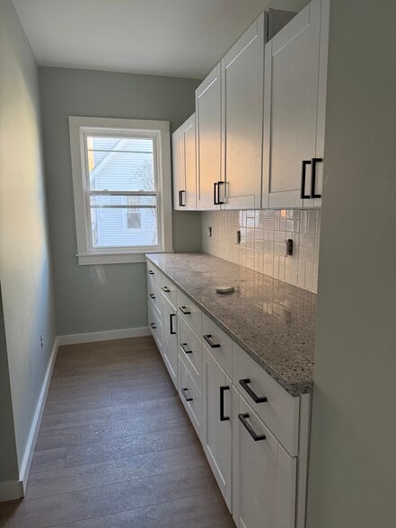 Building Photo - 44 Ayers St