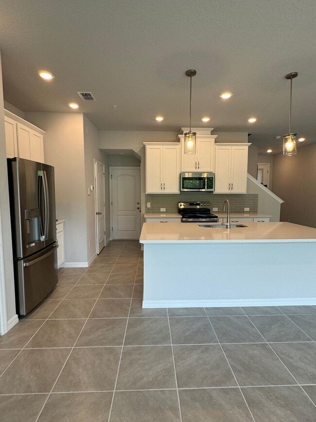 Building Photo - BRAND NEW TOWNHOUSE  3 BEDROOM 2.5 BATHROO...