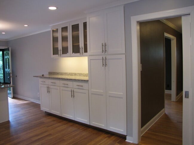 Building Photo - 501 Parkview Dr