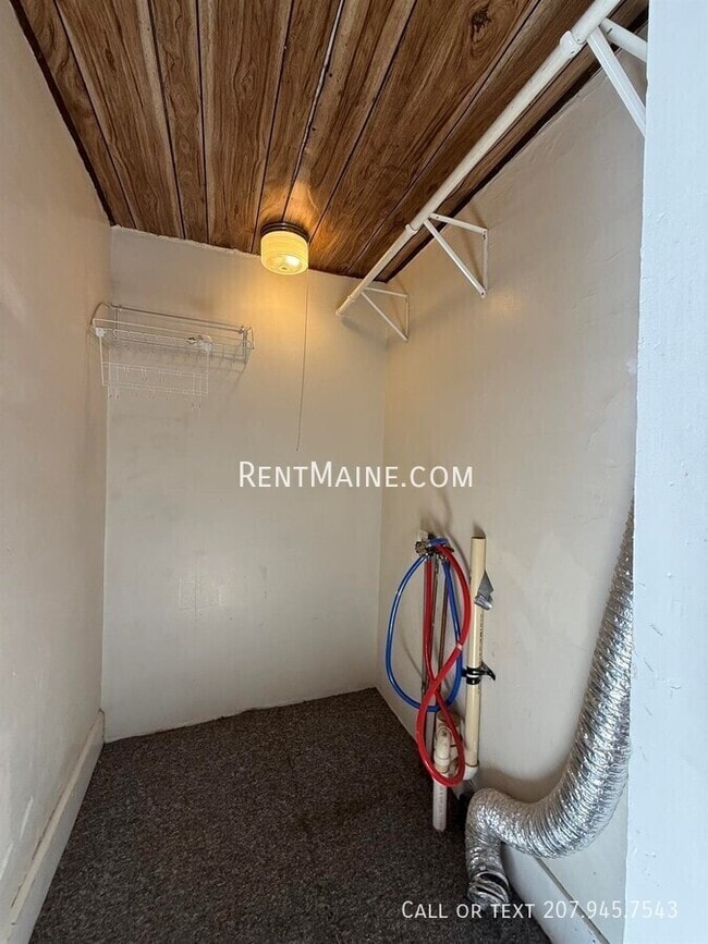 Building Photo - 600 S Main St