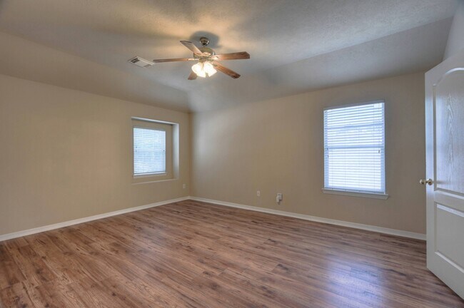 Building Photo - 21803 Manor Ct Dr