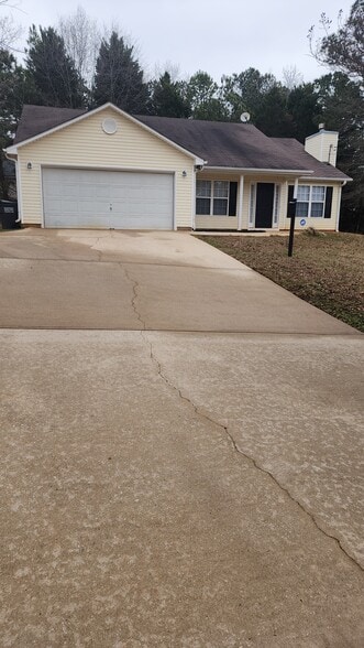 Building Photo - 45 Spring Valley Way