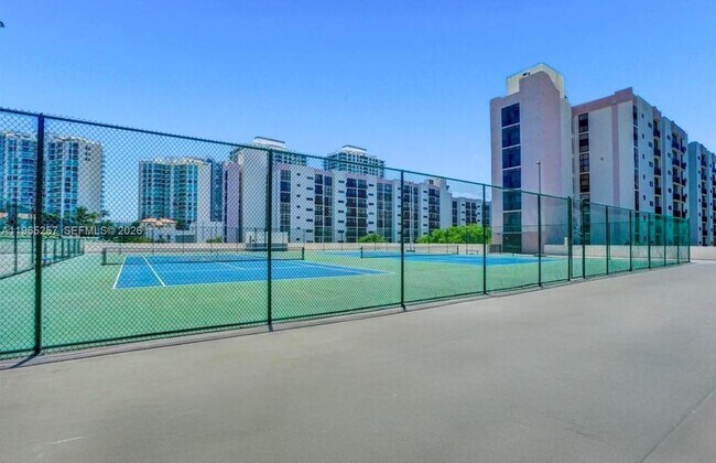 Building Photo - 17011 N Bay Rd