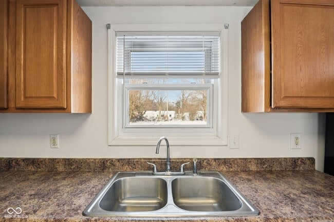 Building Photo - 218 W Main St