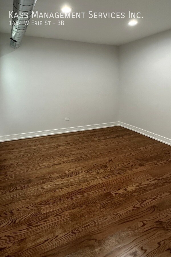 Building Photo - 1444 W Erie St