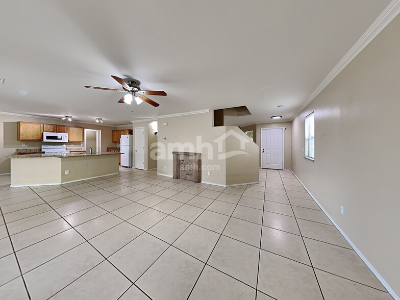 Building Photo - 8621 N 68th Ln