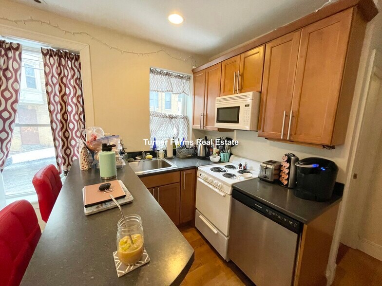 Building Photo - 836 Huntington Ave