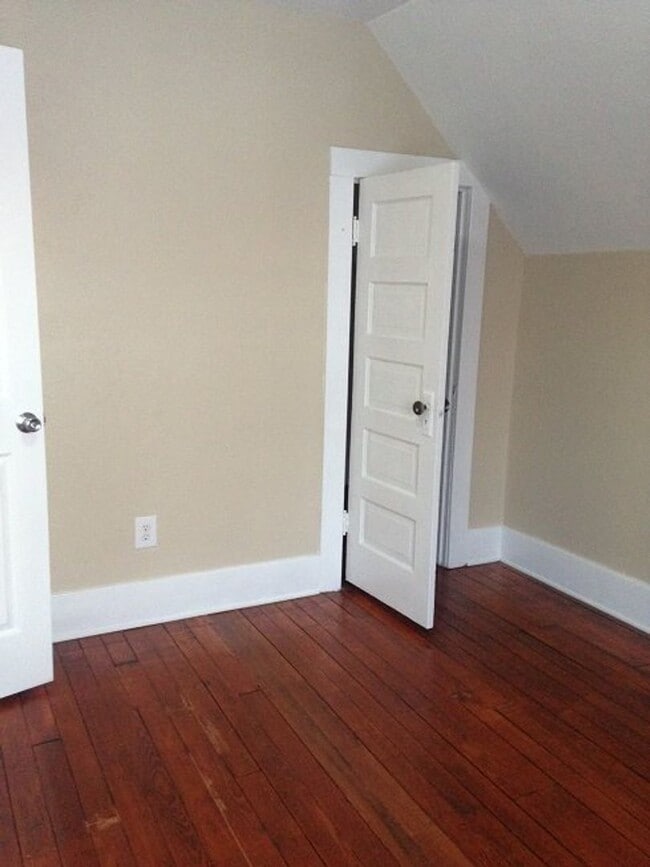 Building Photo - Beautiful new exterior on classic Harters Heights 4 bedroom (3 full baths) blocks from ND.