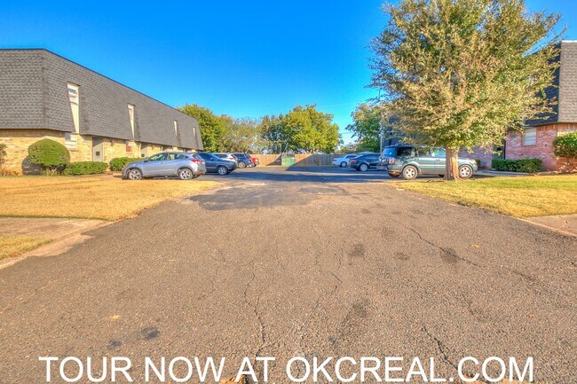 Building Photo - 1207 Lakecrest Dr