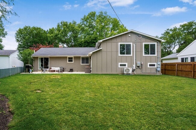 Building Photo - 258 N Sinsbury Dr