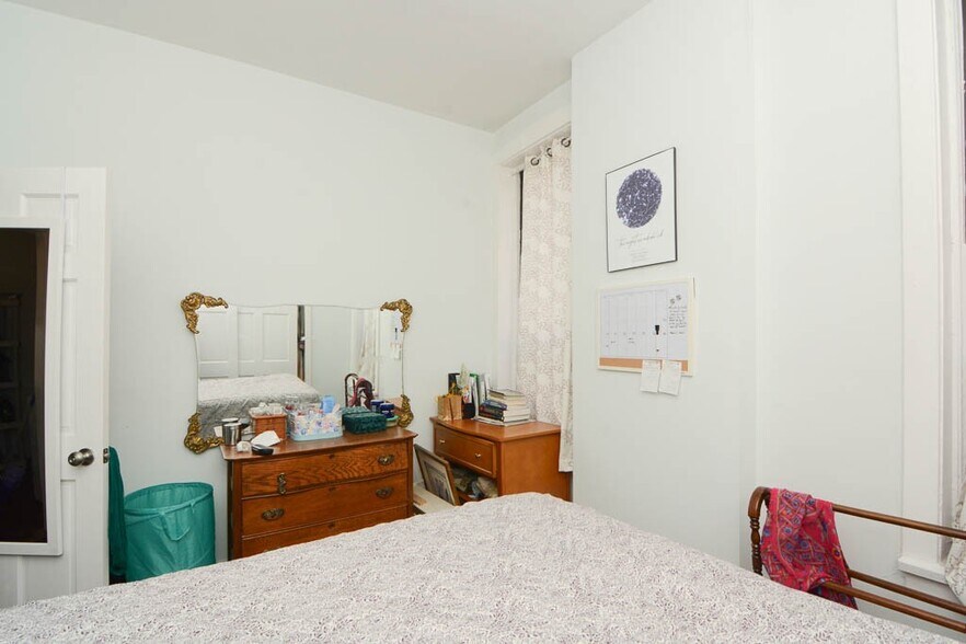 Building Photo - 2347 W 24th Pl