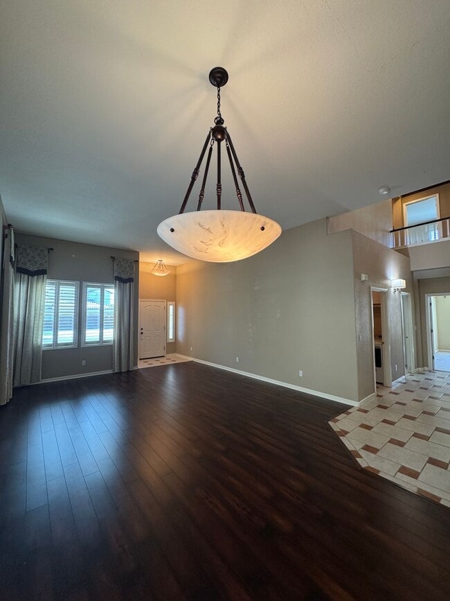 Building Photo - 1762 River Oaks Cir