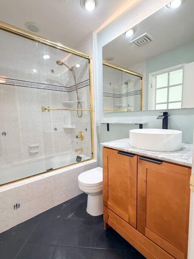 Building Photo - Updated Single-Family Home in Centennial!