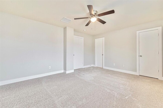 Building Photo - 5711 Silver Oak