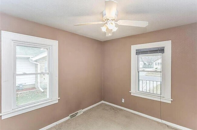 Building Photo - 1519 Mattern Ave