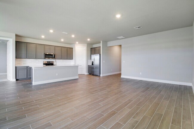 Building Photo - 8990 Dahlia Cir