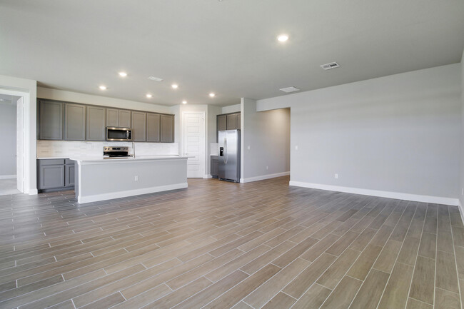Building Photo - 8990 Dahlia Cir
