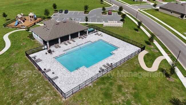 Building Photo - 33409 Country House Dr