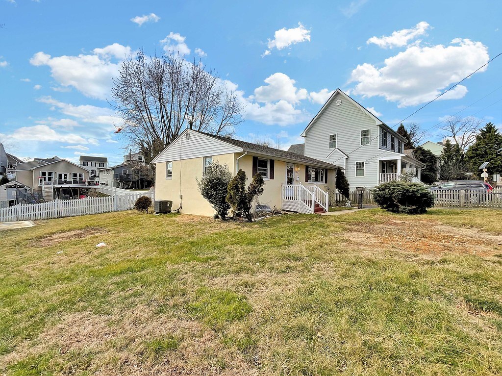 Building Photo - 1832 N Culpeper St