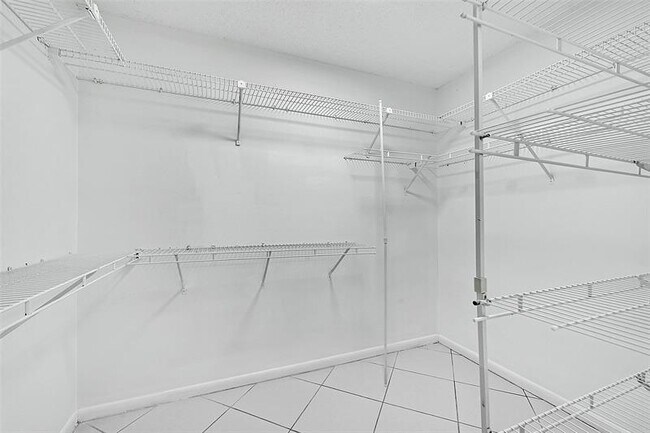 Building Photo - 1703 Whitehall Dr