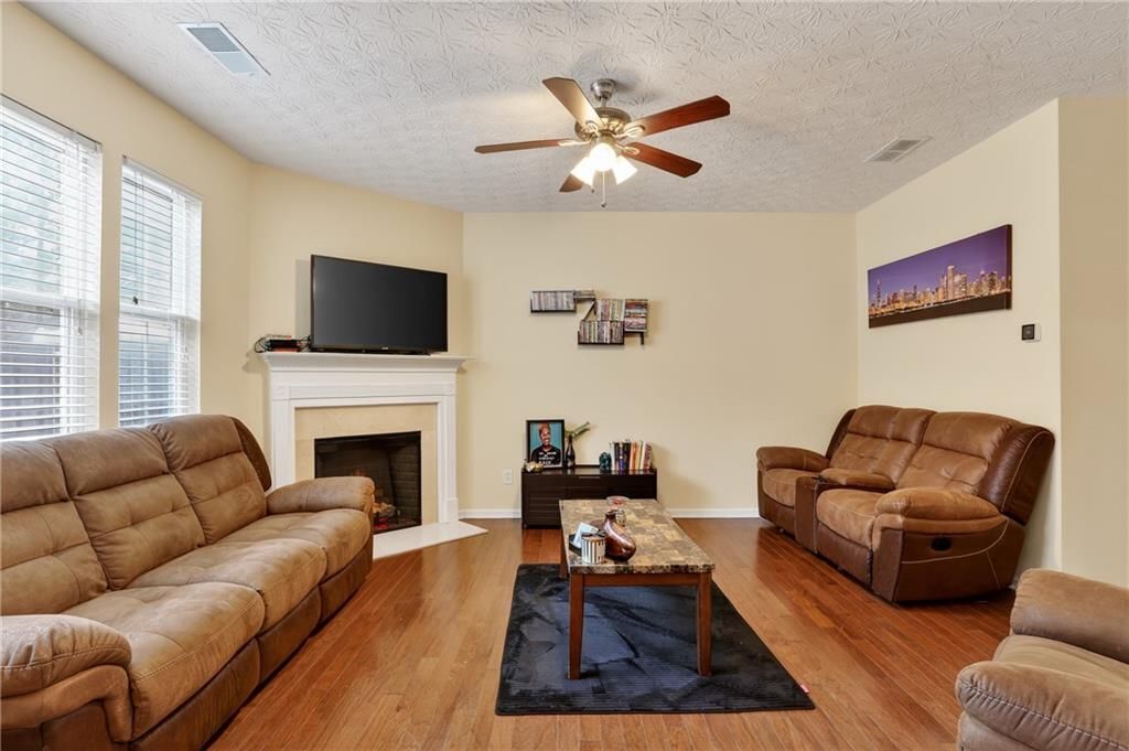 Building Photo - 5556 Cascade Run
