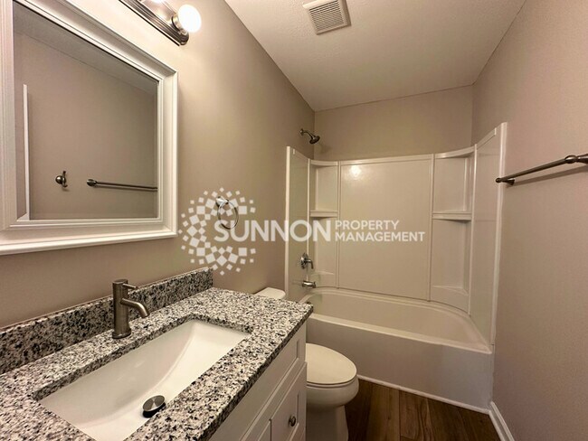 Building Photo - Completely Remodeled 2BR 2BA Condo