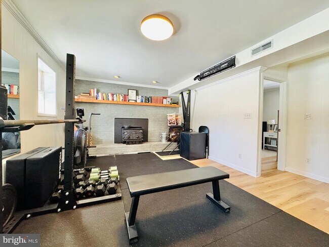 Building Photo - 1101 Harbour Dr