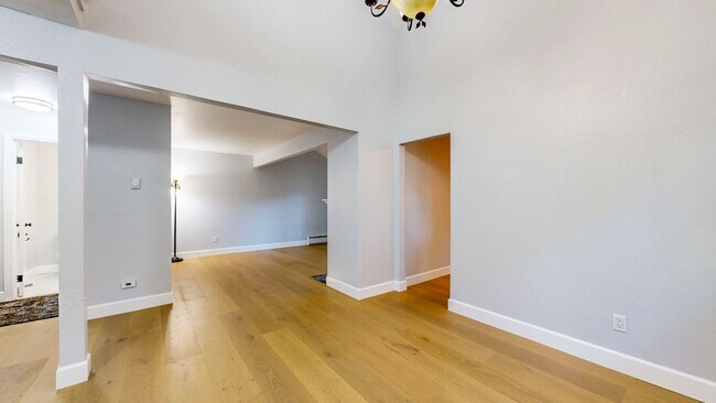 Building Photo - Cozy 2 Bedroom 1.5 Bath with Private Yard and Two Car Garage !