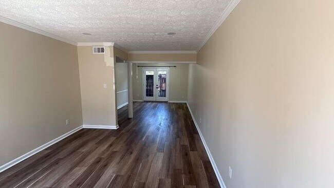 Building Photo - 5011 Meadow Ln