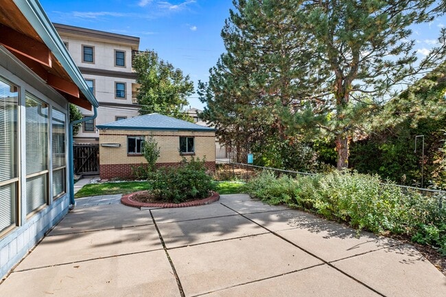 Building Photo - 44 Monroe St