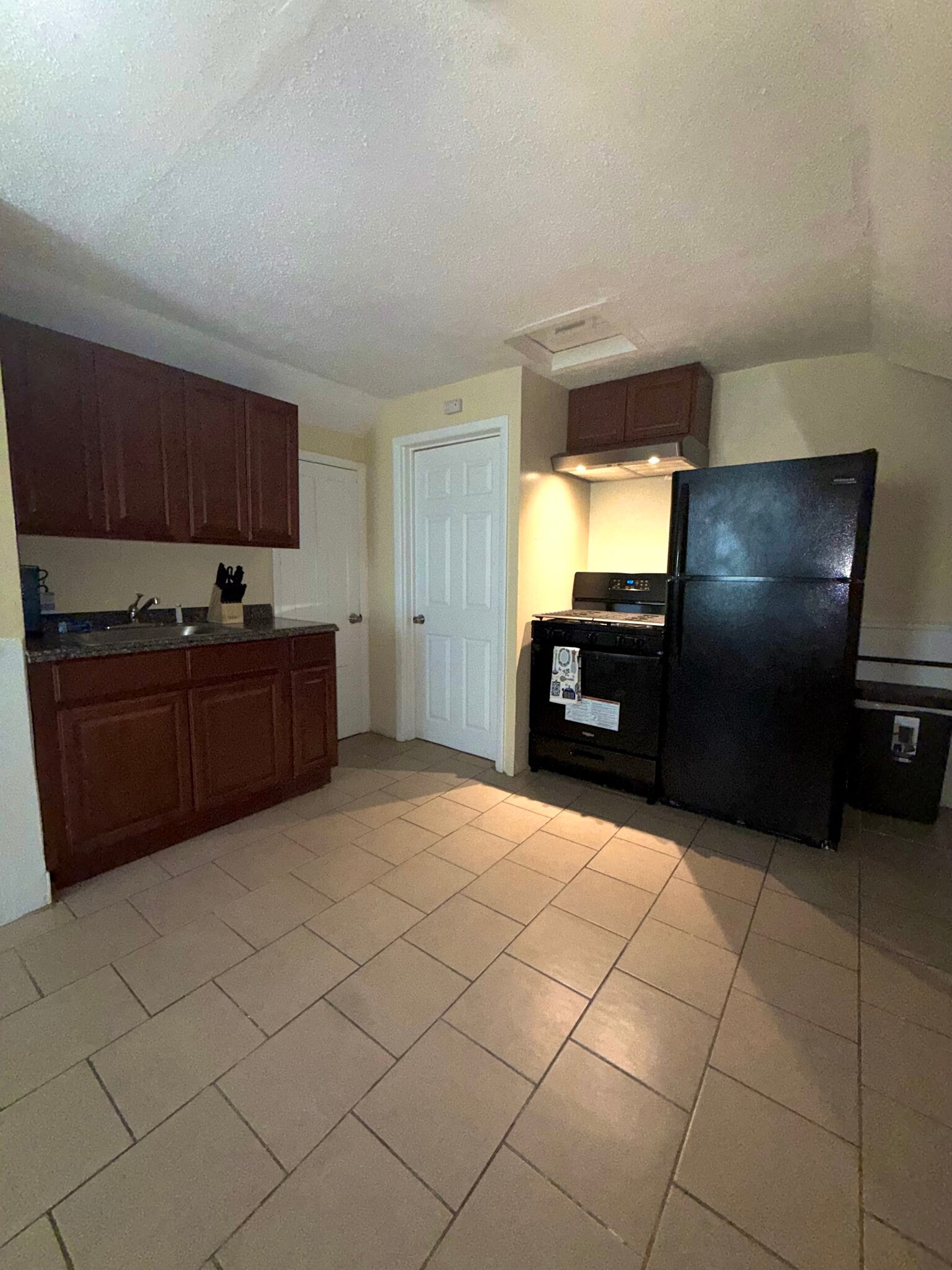 Building Photo - 117 Lloyd St