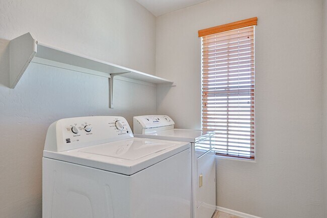 Building Photo - COMING SOON!! 3 bed 2.5 bath in most preferred Phoenix area