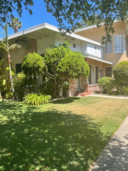 Front - 407 Riverdale Dr