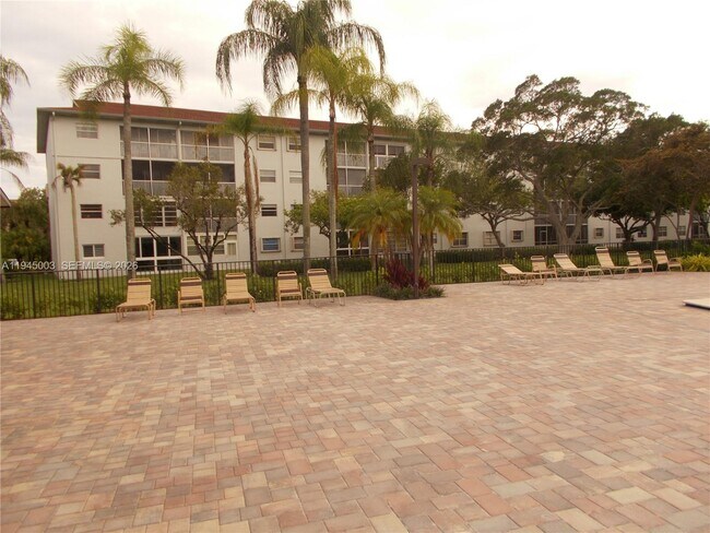 Building Photo - 1400 SW 124th Terrace