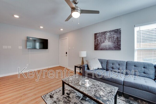 Building Photo - 7954 Sayers St