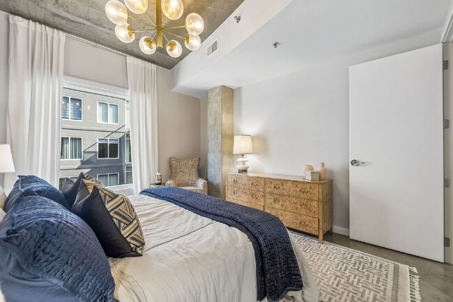 Building Photo - Move-In Ready ICON Condo in The Gulch, Designer Furnished Option, Rare Same-Floor Parking, 2BR wi...