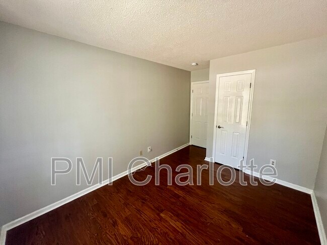 Building Photo - 10504 Grassy Plain Ct
