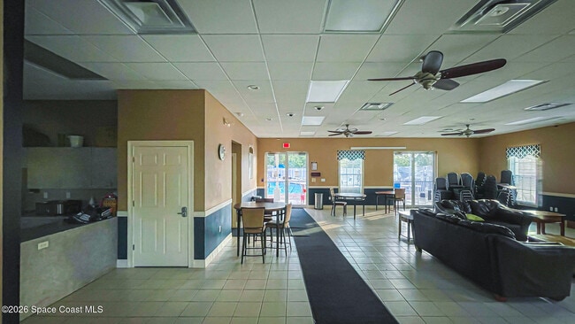 Building Photo - 537 Mason Dr