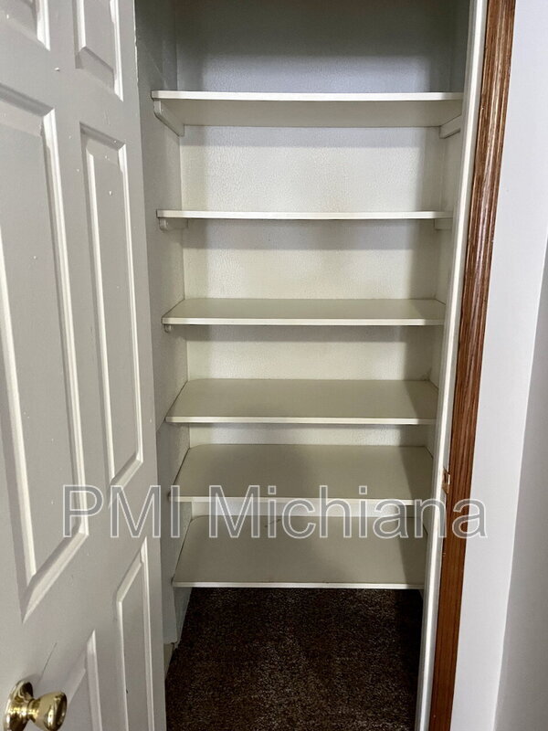 Building Photo - 19901 Oakdale Ave