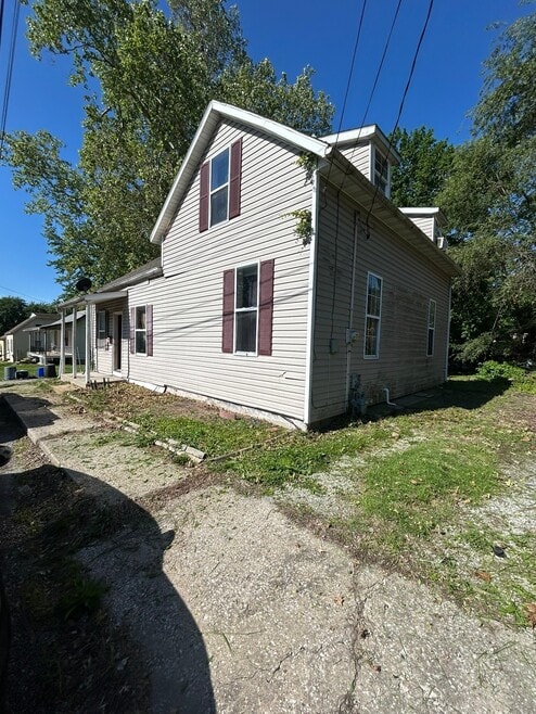 Building Photo - 323 N 7th St