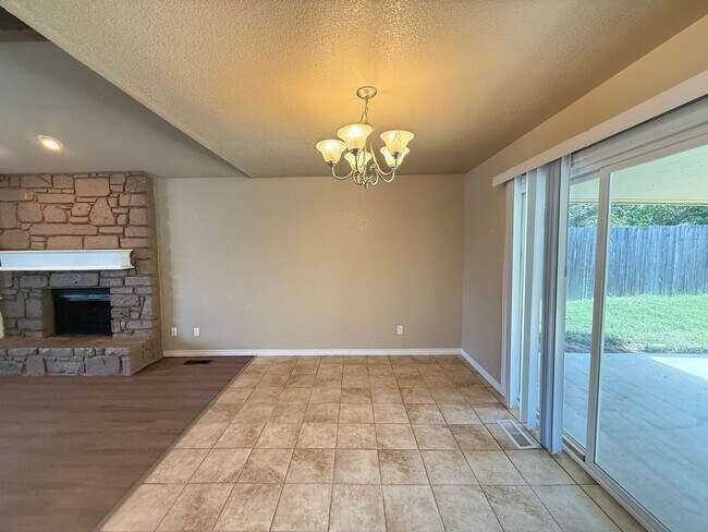 Building Photo - 3 Bedroom in Jenks School district!!