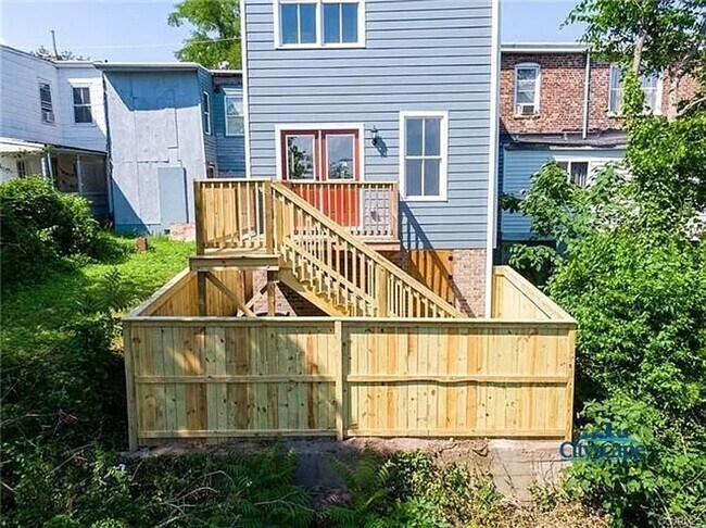 Building Photo - SWANKY 3 BEDROOM NEWER HOME IN HISTORIC CH...