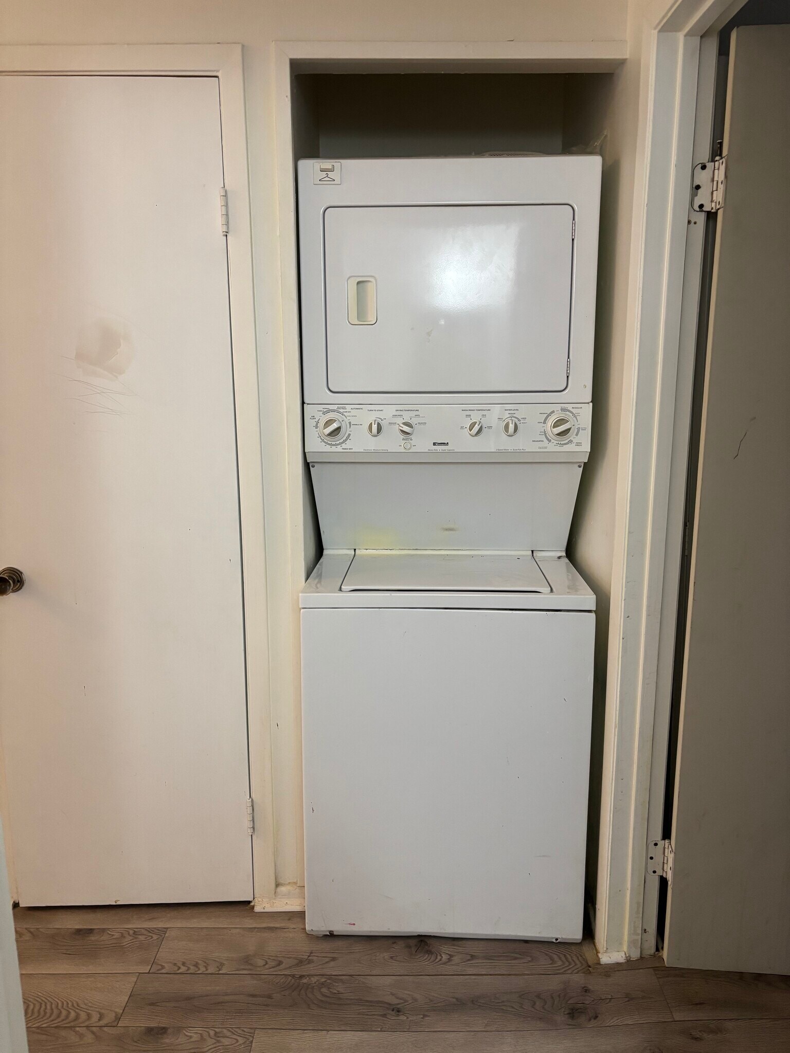 Building Photo - 714 Continental Dr