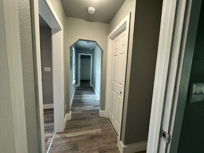 Building Photo - Move in June 10th 2025!! Beautiful  3 bedr...